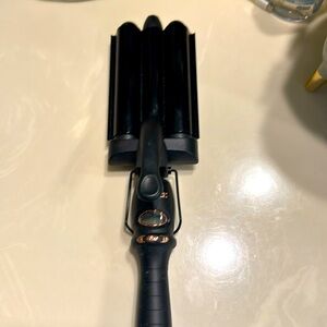 Amika Beach Waver Curling Iron - Never Used